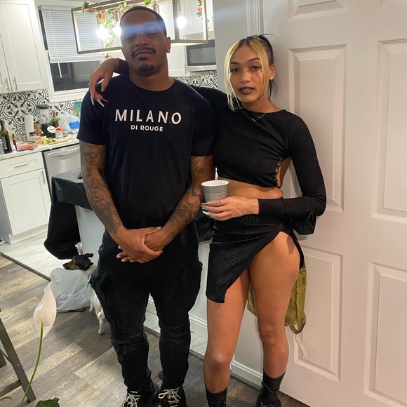 VEGAN SUEDE BACKLESS TOP - BLACK🖤 - Picture 7 of 11